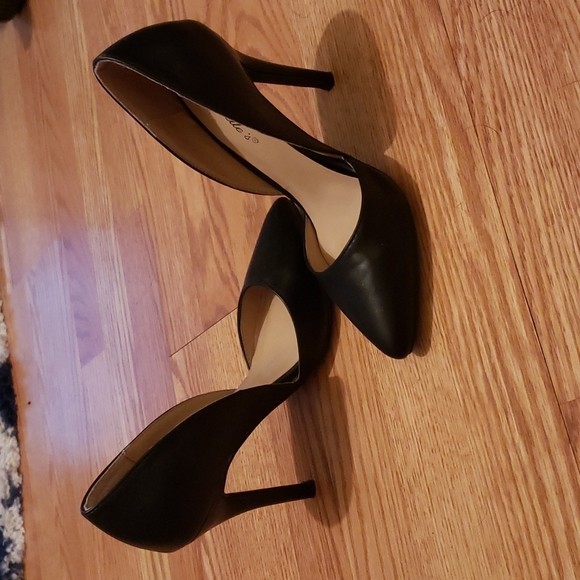 Black Heels - Picture 1 of 4